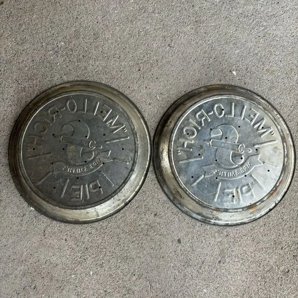 2 Mrs. Smiths Mello-Rich Metal Baking Tin Pans